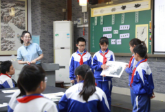 灵活学习不同地区的教师共享教学经验共同破解教学难题