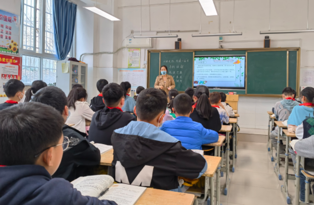 优质均衡方向加速跨进并积极探索高中教育特征多元展开新途径