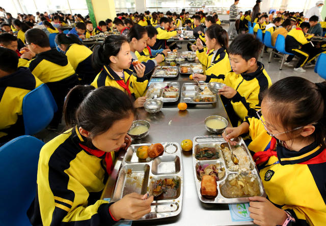 饮食观念是在家庭的饮食习惯和教育理念的影响下潜移默化形成