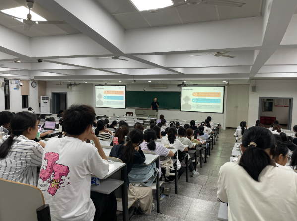 打破沟通壁垒树立常态化双向反应共享学生在校心思动态 打破沟通壁垒树立常态化双向反应共享学生在校心思动态